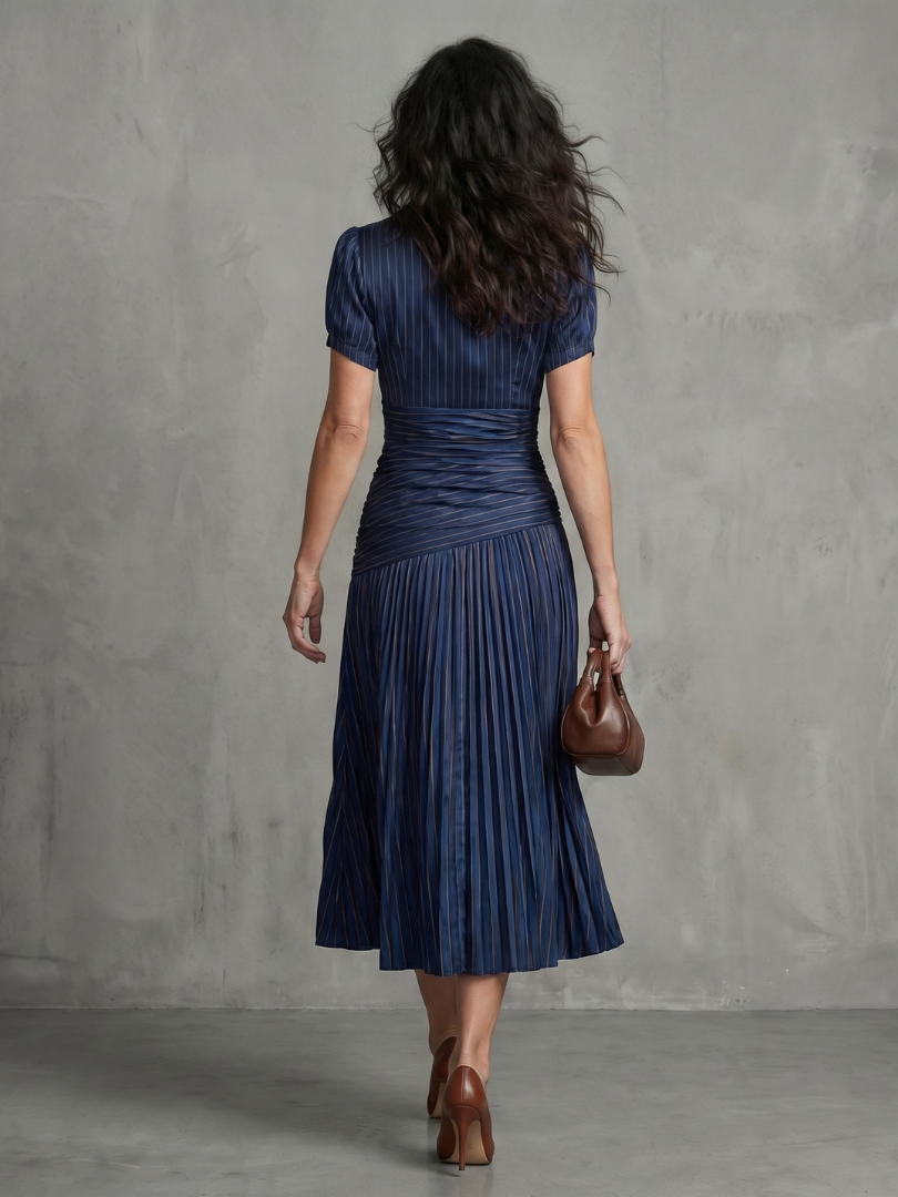 Theodora | Vestido Midi às Riscas com Cintura Plissada