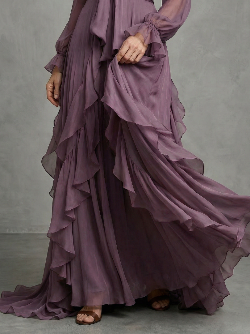 Demetria | Vestido Maxi com Laço no Decote e Saia em Camadas